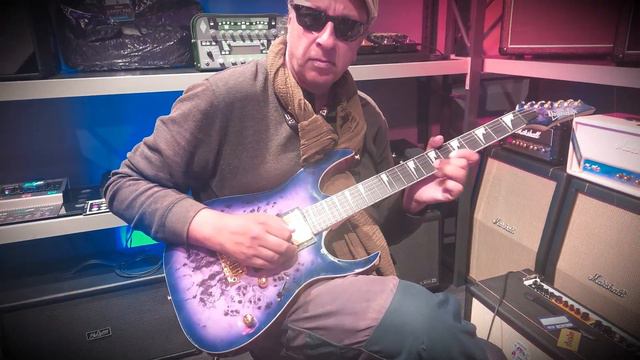 Dr Spontaneous tests a guitar for heavy metal he might like to buy? смотреть онлайн