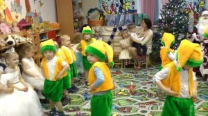 "Танец гномиков" (младшая группа). Детский центр "РУЧЕЁК" ( Новый год 2017)