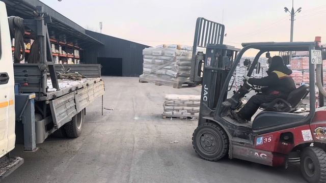 Погрузка штукатурной смеси вилочным погрузчиком смотреть онлайн