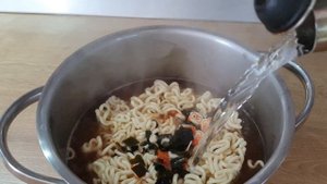 Корейский рамен со вкусом морепродуктов Neoguri