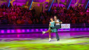 Нюша и Максим Шабалин. "Сегодня праздник у девчат". Фрагмент выпуска от 15.09.2013