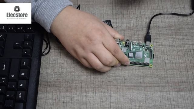 Como armar una mini pc muy potente con la RASPBERRY PI 4 смотреть онлайн