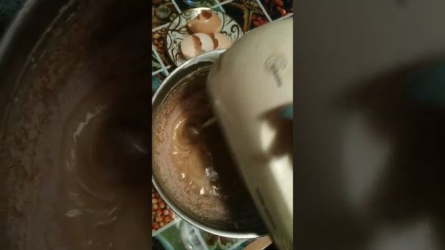 Очень вкусный бисквит со сгущенкой, И ОЧЕНЬ ПРОСТОЙ В ПРИГОТОВЛЕНИИ смотреть онлайн