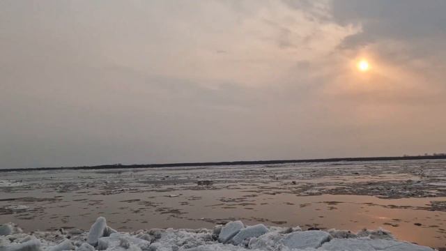 Водоворот на Амуре у Хабаровска. Уникальное природное явление. 10 апреля 2023. смотреть онлайн