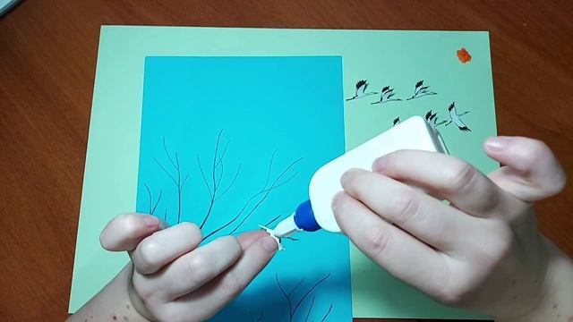 "Осень. Перелетные птицы". Аппликация с бумаги с элементом рисования. Осенние поделки для детей. смотреть онлайн