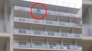 В сочинском отеле полуторагодовалая девочка упала с восьмого этажа