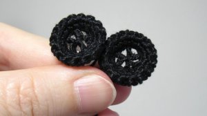 Создаю серединку цветка для застёжки вязаной крючком сумки