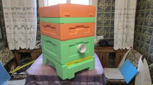 применение разделительных решеток в ульях с пчелами, при работе пчел на весенний мед