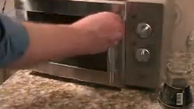 Перегретая вода из СВЧ-печки (закипает при добавлении кофе) смотреть онлайн