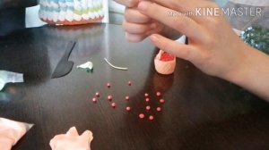 Уроки лепки . Лепим корзинку с черешней и клубникой из воздушного пластилина