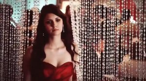 Елена и Кэтрин Дневники вампира