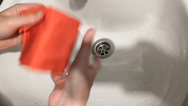 Моем окно за 5 минут салфетка+вода!!!