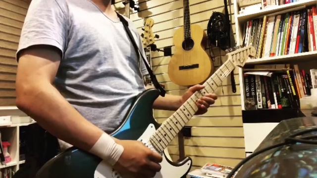 이적 - 나침반 (Guitar Solo Cover) Fender MBS Eric Clapton Stratocaster смотреть онлайн