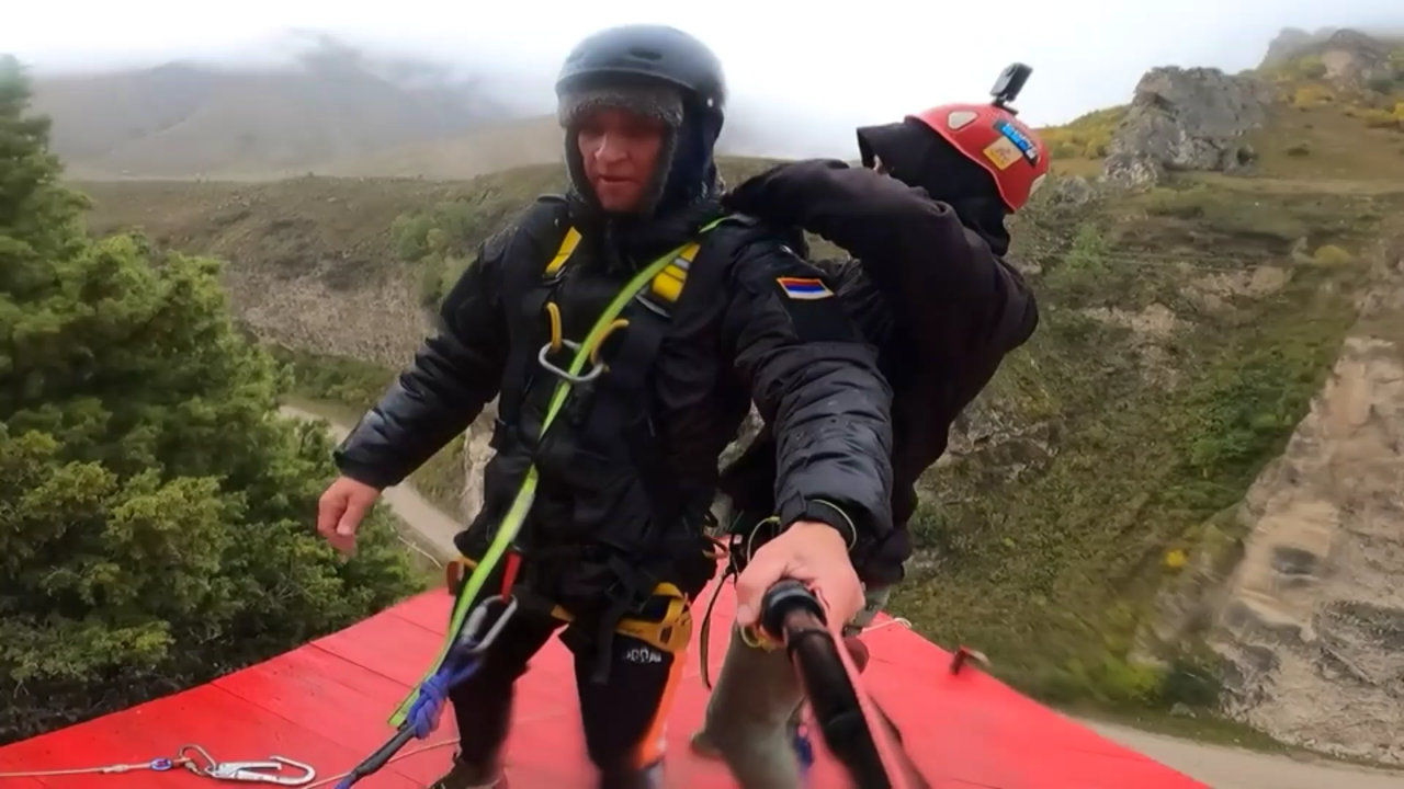 роуп джампинг в Чегеме Прыжки со скалы эпизод из жизни до травмы смотреть онлайн