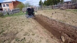 Вспашка огорода самодельным трактором