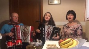 А журавлі летять, за ними лебеді!