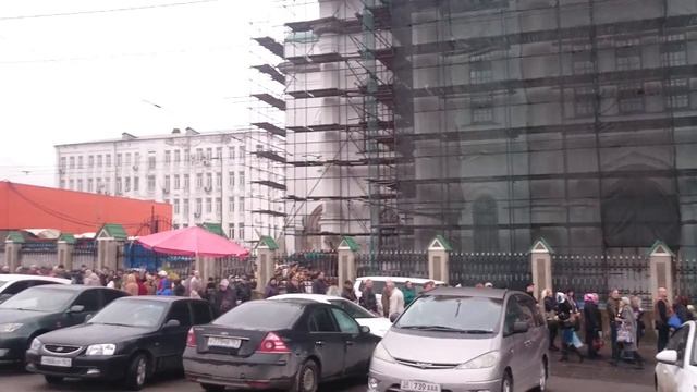 Очередь на освещение верб в Ростове, апрель 2017.видео 3 смотреть онлайн