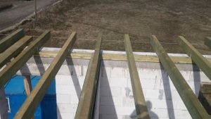 СТРОИМ ДОМ ИЗ ГАЗОБЕТОНА. Установка балок перекрытия .