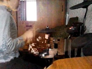 Я играю на электронном барабане