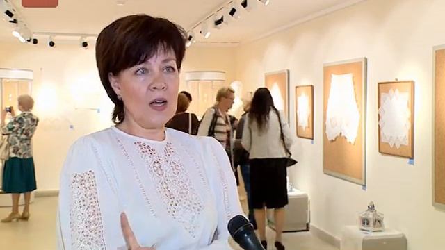 В областном Доме народного творчества открылась выставка «Крестецкая строчка» смотреть онлайн