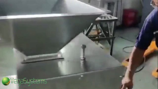 Промышленная машина для производства сока (соковыжималка) из цитрусовых Vega CJH 1600