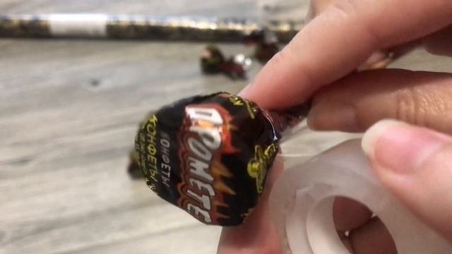 DIY BOUQUET OF SWEET ANYONE CAN DO TUTORIAL / ЛЮБОЙ СДЕЛАЕТ ТАКОЙ БУКЕТ ИЗ КОНФЕТ СВОИМИ РУКАМИ смотреть онлайн