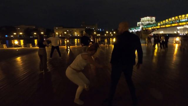 Хастл Open Air на набережной в Москве. Художник, фотограф Татьяна Муралёва  https://muraleva.ru/