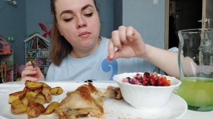 Мукбанг жареные окорочка, картошечка и винегрет #мукбанг #фудблогер
