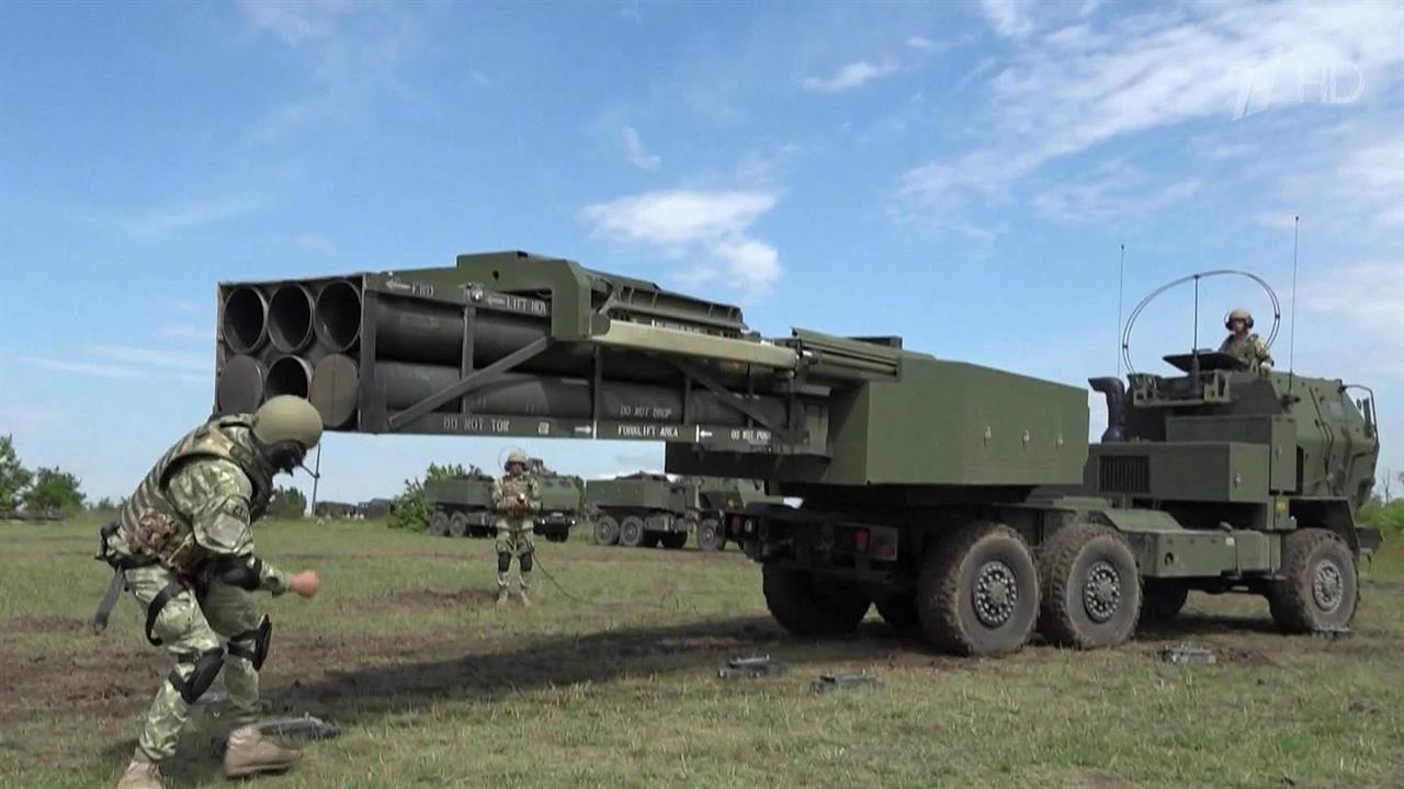 Рсзо сша m270 mlrs. Ракета рсзо himars. Ракета рсзо himars. Химарс рсзо. Himars рсзо м142 сша.