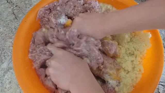 Котлеты из фарша рецепт. Котлеты мясные сочные. Домашние котлеты рецепт.
