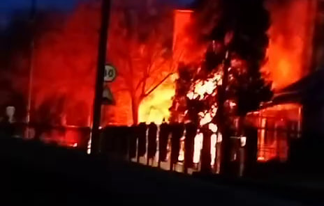 Здание во дворе районной полиции загорелось в станице Северской