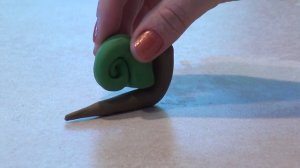 Поделки из пластилина. Веселая Улитка из пластилина.