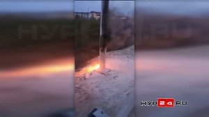 В Ноябрьске загорелся фонарный столб