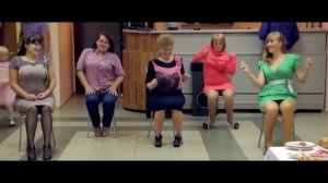 ВНИМАНИЕ НА РОЗОВОЕ ПЛАТЬЕ