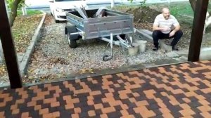 Трамбовка тротуарной плитки.