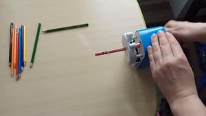 Как точить карандаши за 3 минуты. Обзор механической точилки.