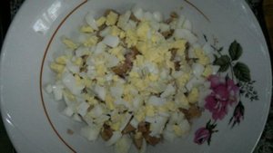 Салат с картошкой и консервированными кальмарами