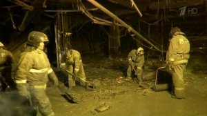 В Кемерове спасатели не прекращают разбор завалов на месте сгоревшего торгового центра