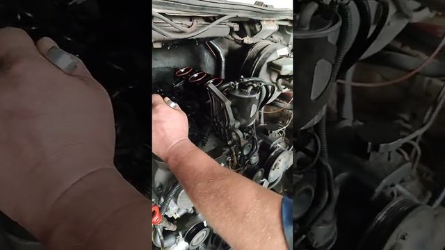 Как прокачать топливную систему и запустить Mercedes Sprinter смотреть онлайн