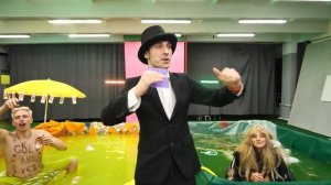 БОГАТЫЙ мальчик vs БЕДНАЯ девочка бассейн Челлендж! Часть2