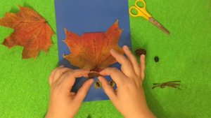 Осеннняя аппликация. Котик из листьев.