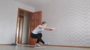 Тренировка в пустой квартире ? Двойной аксель? Фигуристка любитель