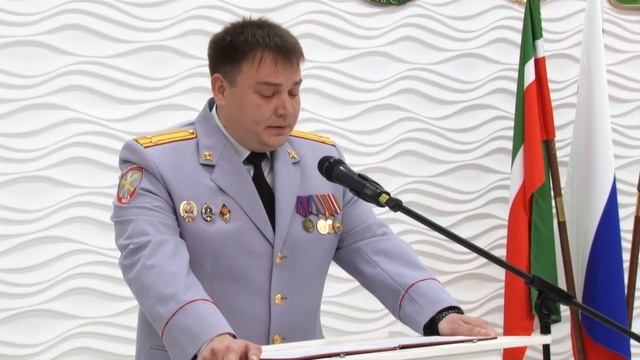 Сотрудников полиции поздравили с профессиональным праздником смотреть онлайн