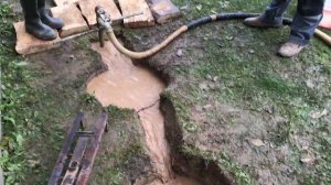 Бурение абиссинской скважины с помощью насоса (неудачная попытка) Well drilling using pump - failed