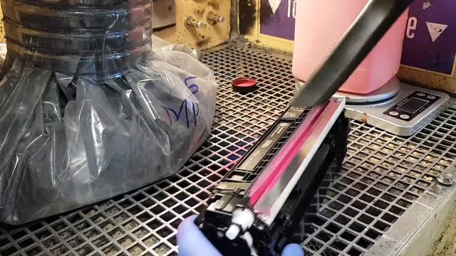 Заправка картриджа HP CF360A CF361A CF362A / CF363A // Cartridge refill HP CF360A смотреть онлайн