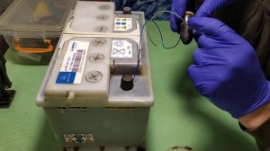 Зарядка телефона от любого 12 вольтового аккумулятора.