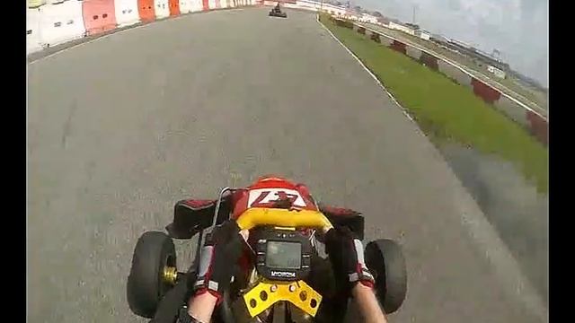 2nd Generation Honda GX390 Modified "Beastie" Chases Honda 250cc TaG смотреть онлайн