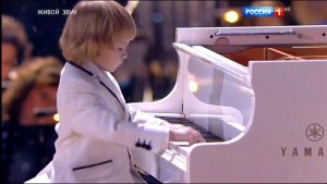 Евгений Крылатов (рояль), Вахтанг (битбокс, рэп), Елисей Мысин (рояль) - Снежинка