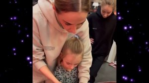 Татьяна Навка показала, как поздравили её дочки Саша Жулина и Надя Пескова