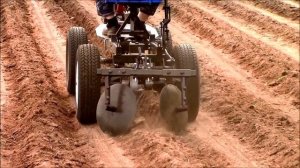 Полноприводной адаптер, мотоблок Угра 4х4,колеса от москвича.Посадка картофеля. Дисковый окучник.